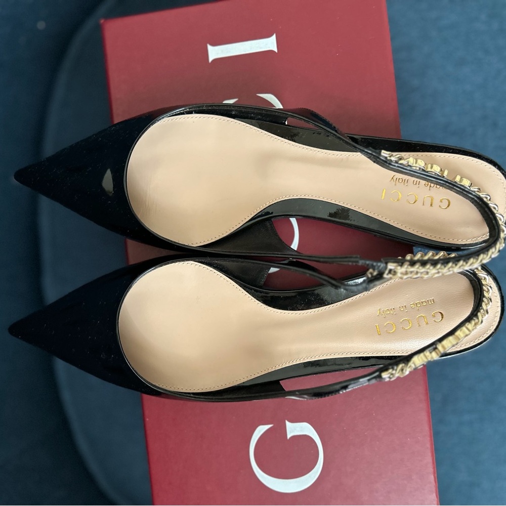 Gucci Black Patent Leather Flats with Gold Chain - Picture 7 of 9
